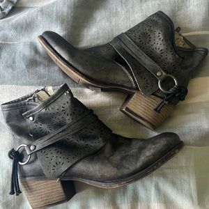 Ankle boots